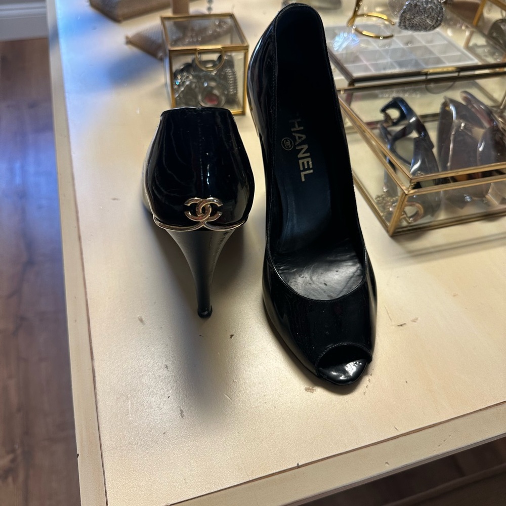 CHANEL Glossy Black Peep Toe Heels